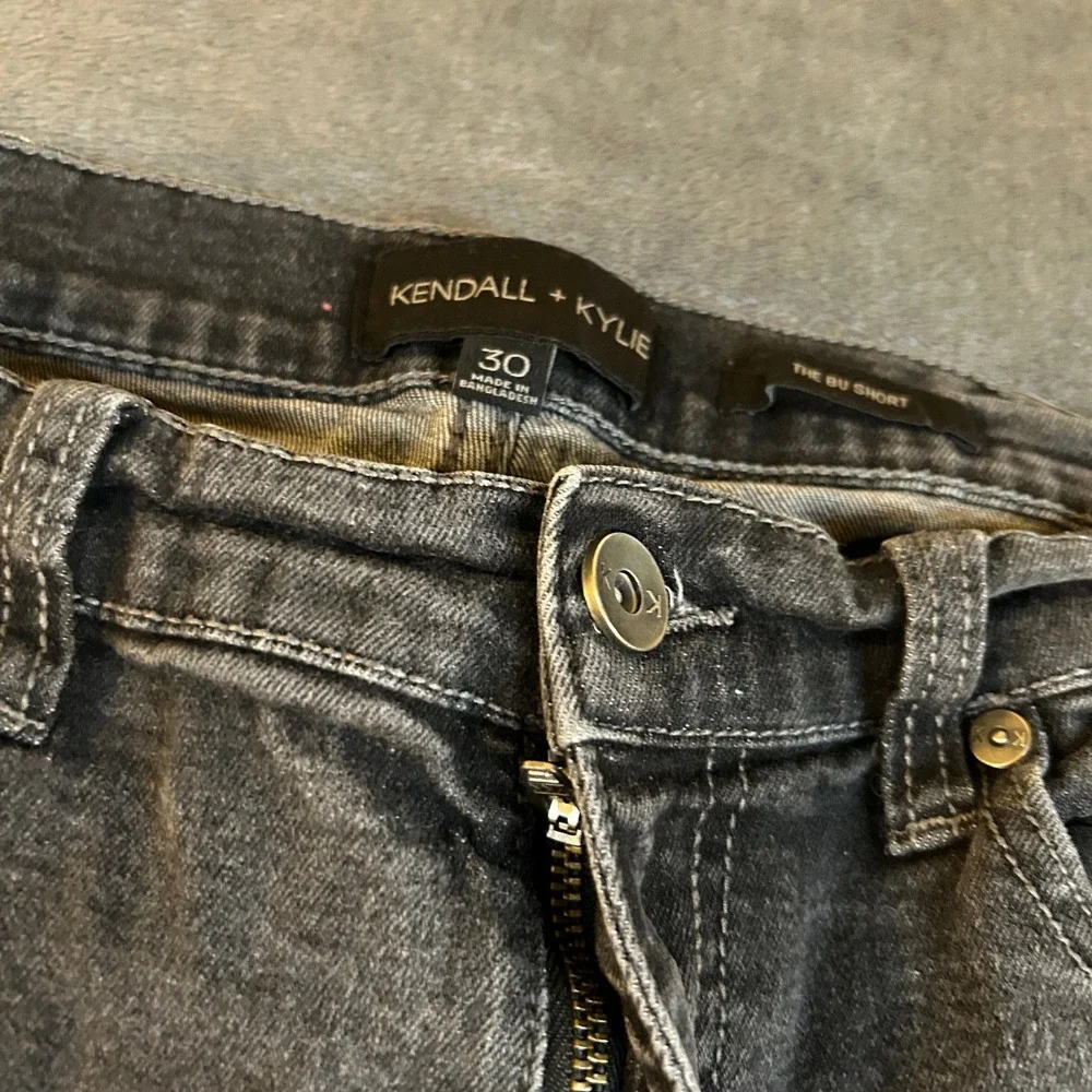 Kendall‎ + Kylie The BU Short Black Distressed Denim Shorts Womens Size 30 30x9